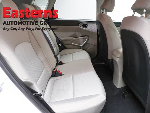 Used 2025 Kia Soul LX FWD image 22