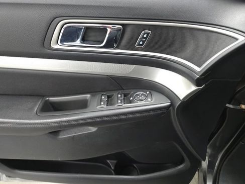 Used 2016 Ford Explorer XLT w/ Equipment Group 202A FWD image 14