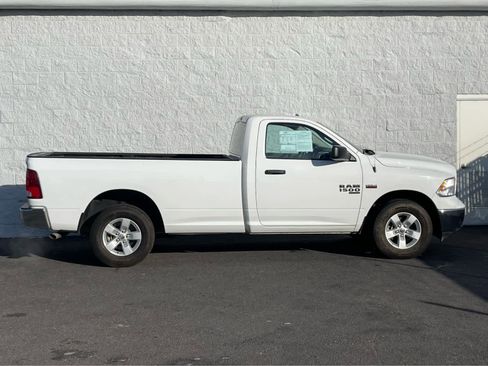 Used 2022 RAM 1500 Classic SLT image 5