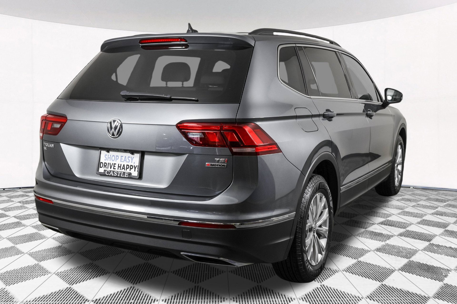 Used 2018 Volkswagen Tiguan SE w/ 3rd Row Seat Package AWD/4WD image 16