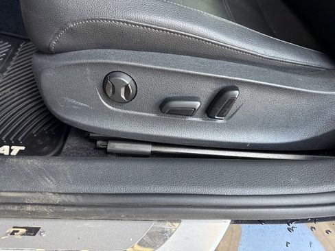 Used 2018 Volkswagen Passat 2.0T R-Line image 28