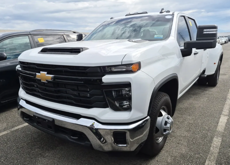 Used 2025 Chevrolet Silverado 3500 W/T RWD image 1
