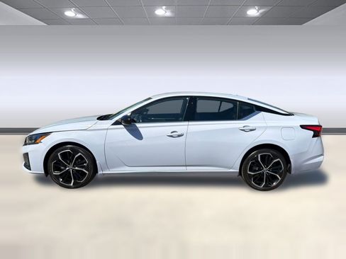 Used 2024 Nissan Altima 2.5 SR AWD/4WD image 2