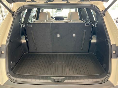 Certified 2024 Toyota Grand Highlander AWD Hybrid image 9