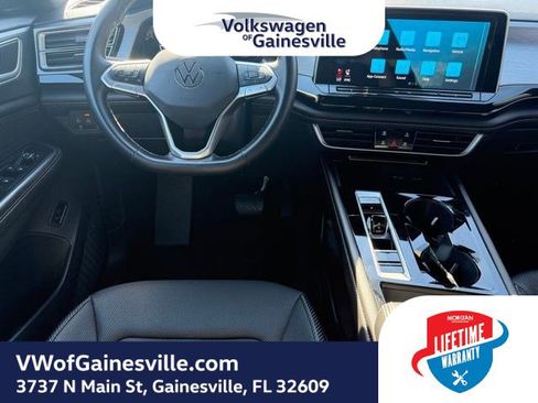 Certified 2025 Volkswagen Atlas Cross Sport SE image 13