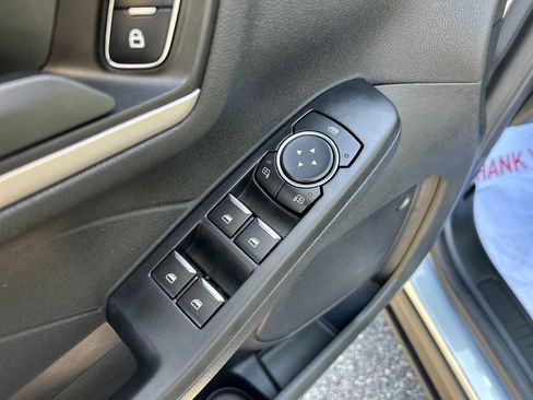 Used 2022 Ford Escape SE w/ SE Sport Appearance Package image 13