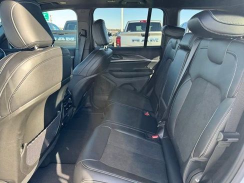 New 2026 Jeep Grand Cherokee Altitude image 24