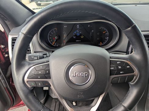 Used 2020 Jeep Grand Cherokee Altitude image 17