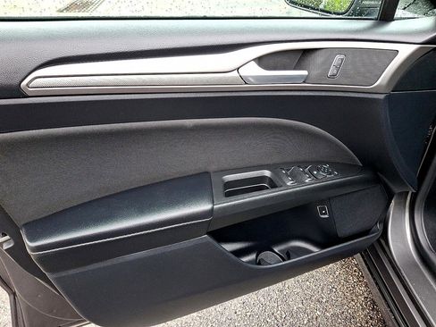 Used 2019 Ford Fusion SE image 15