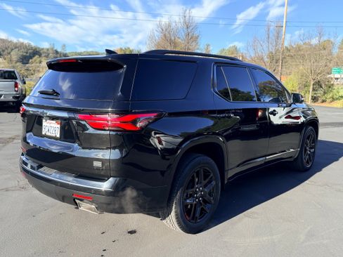 Used 2022 Chevrolet Traverse Premier w/ Redline Edition image 6