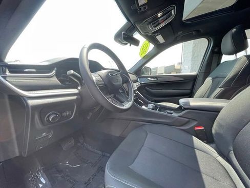 Used 2025 Jeep Grand Cherokee Laredo X AWD/4WD image 11