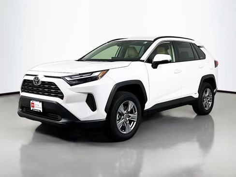 Used 2025 Toyota RAV4 XLE AWD/4WD image 3