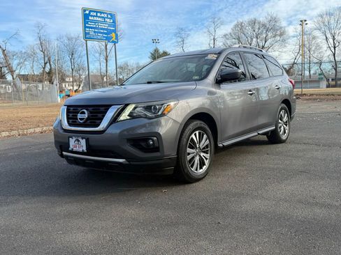 Used 2017 Nissan Pathfinder SV image 1