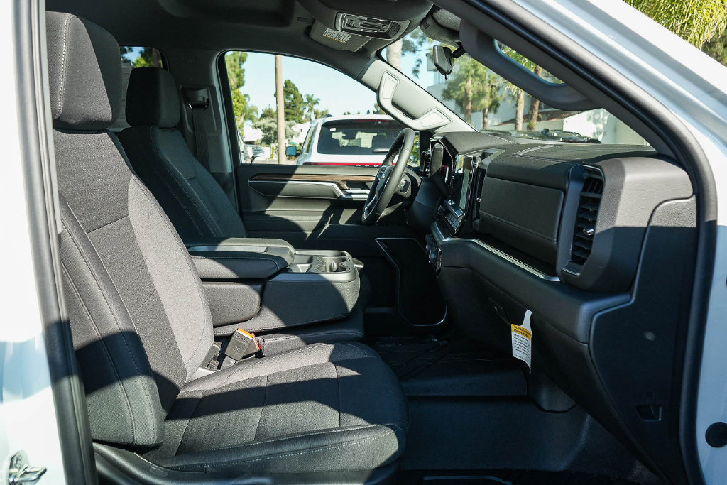 New 2026 Chevrolet Silverado 1500 LT w/ Safety Package AWD/4WD image 16