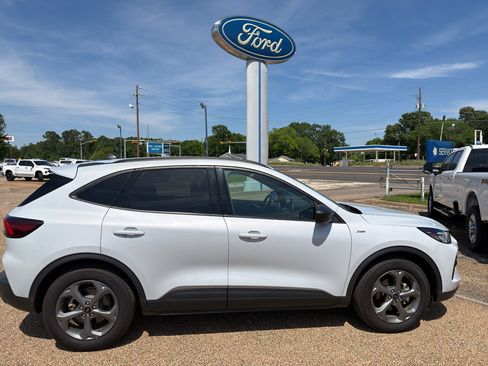 Used 2025 Ford Escape ST-Line FWD image 9