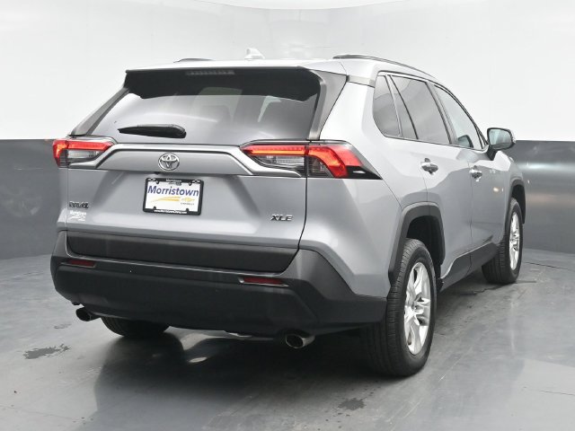 Used 2021 Toyota RAV4 XLE w/ Convenience Package FWD image 14