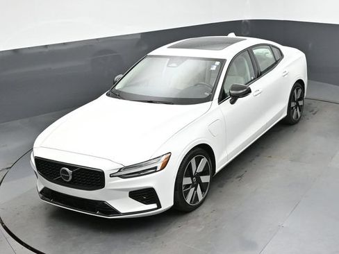 Used 2024 Volvo S60 T8 Plus w/ Protection Package Premier AWD/4WD image 19