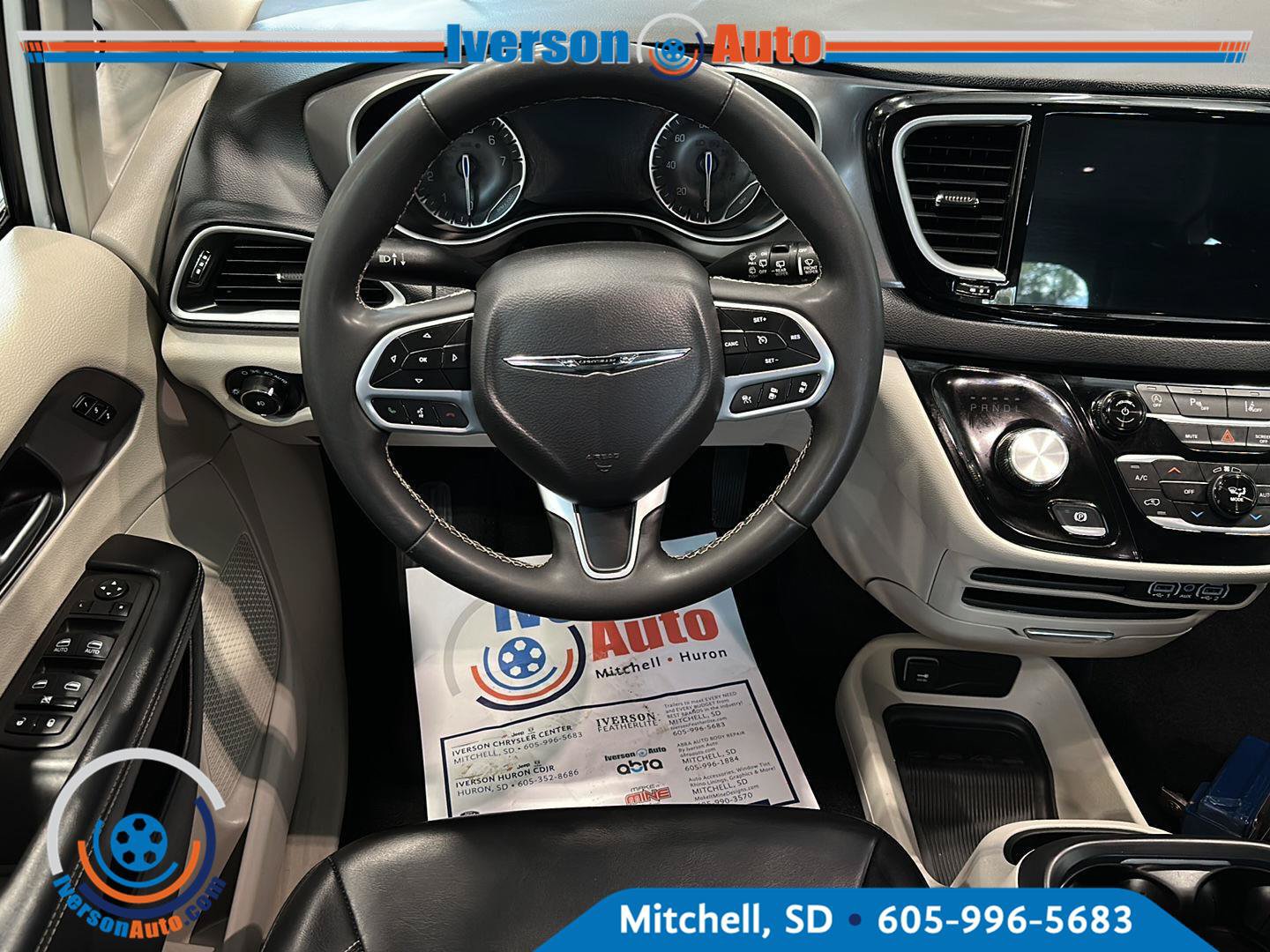 Used 2023 Chrysler Pacifica Touring-L FWD image 26