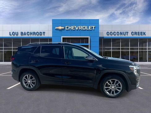 Used 2024 GMC Terrain SLT AWD/4WD image 9