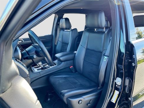 Certified 2022 Jeep Grand Cherokee Laredo X image 21