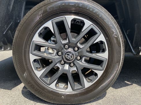Used 2025 Toyota Tundra Limited AWD/4WD image 55
