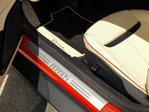 Used 2024 Ferrari Roma RWD image 25