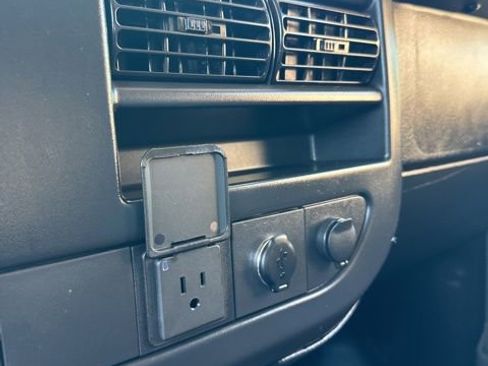 Used 2015 Chevrolet Express 2500 RWD image 35