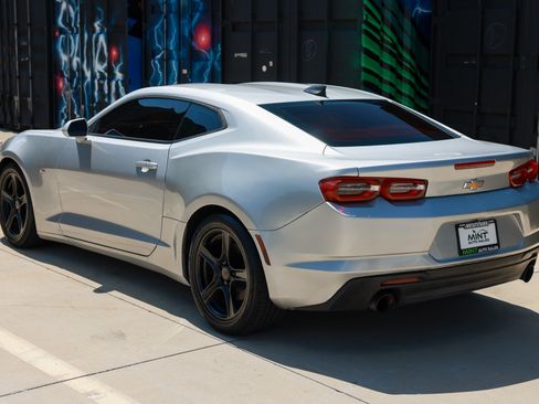 Used 2019 Chevrolet Camaro LT RWD image 8
