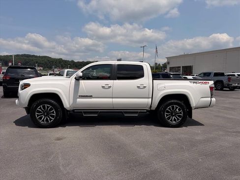 Used 2023 Toyota Tacoma TRD Sport AWD/4WD image 8