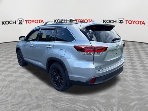 Used 2019 Toyota Highlander SE AWD/4WD image 6