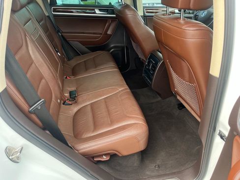 Used 2012 Volkswagen Touareg Hybrid image 18