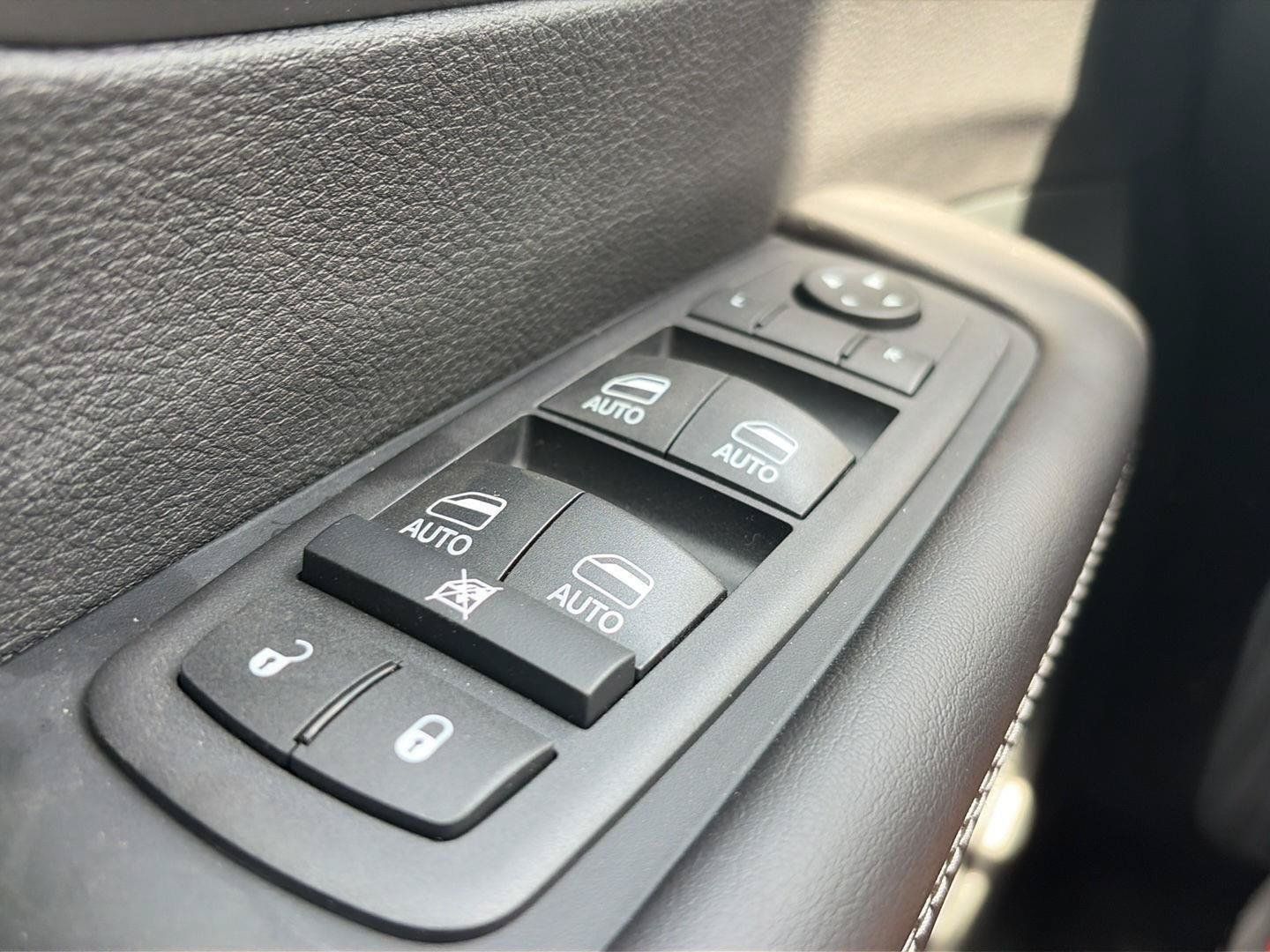 New 2027 Chrysler Pacifica Select AWD/4WD image 16