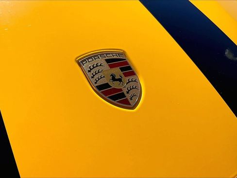 Used 2022 Porsche Taycan image 9