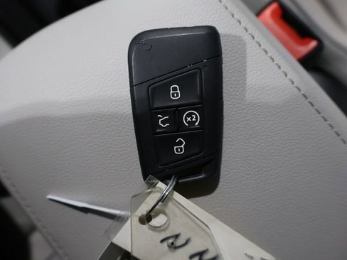 Used 2022 Volkswagen Tiguan SEL R-Line image 28