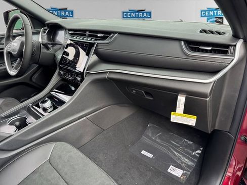 New 2025 Jeep Grand Cherokee L Altitude image 12