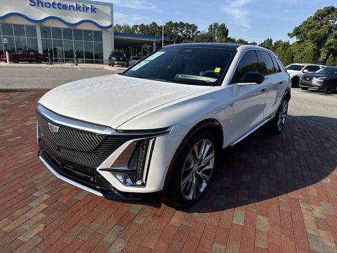 Used 2024 Cadillac Lyriq Luxury RWD image 32