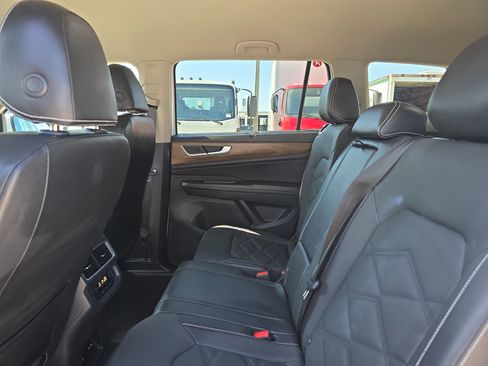 Used 2024 Volkswagen Atlas SE AWD/4WD image 16