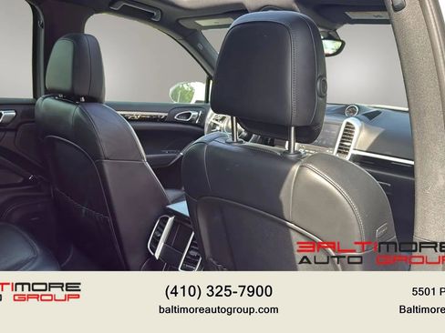 Used 2017 Porsche Cayenne Platinum Edition AWD/4WD image 28