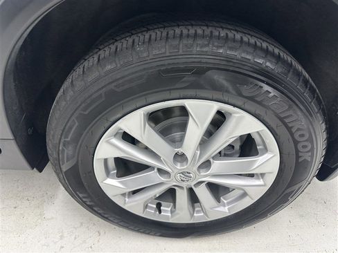 Used 2016 Nissan Rogue SV AWD/4WD image 16