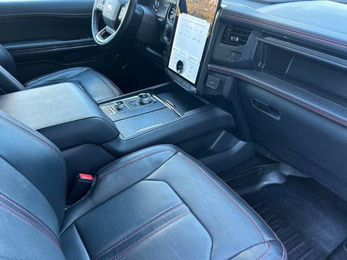 Used 2022 Ford Expedition Limited image 21