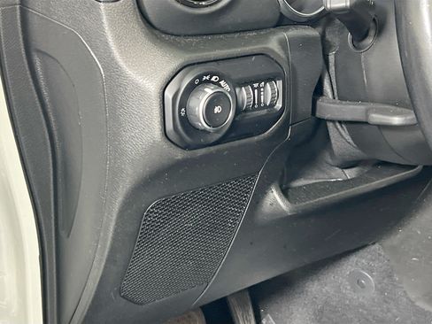 Used 2021 Jeep Wrangler Unlimited Sahara AWD/4WD image 10