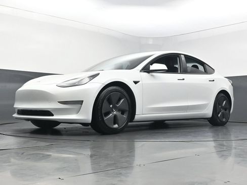 Used 2021 Tesla Model 3 Standard Range Plus RWD image 49
