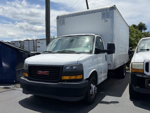 Used 2018 GMC Savana 3500 Extended w/ Power Convenience Package RWD image 2
