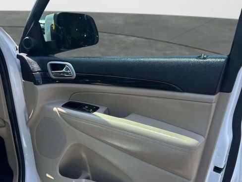 Used 2019 Jeep Grand Cherokee Laredo RWD image 10