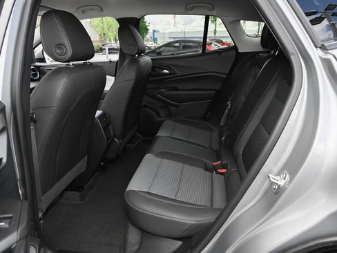 Used 2026 Chevrolet Trax LT w/ LT Convenience Package FWD image 33