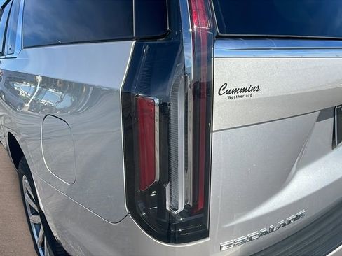 Used 2024 Cadillac Escalade ESV Premium Luxury Platinum image 11