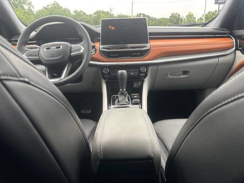 Used 2023 Jeep Compass Limited AWD/4WD image 11