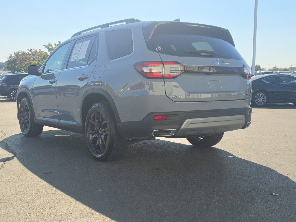Used 2025 Honda Pilot Touring image 5