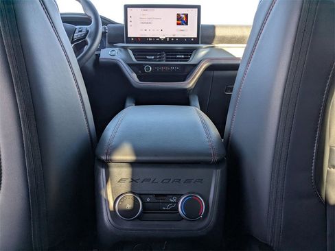 Used 2025 Ford Explorer ST-Line w/ ST-Line Street Pack image 31