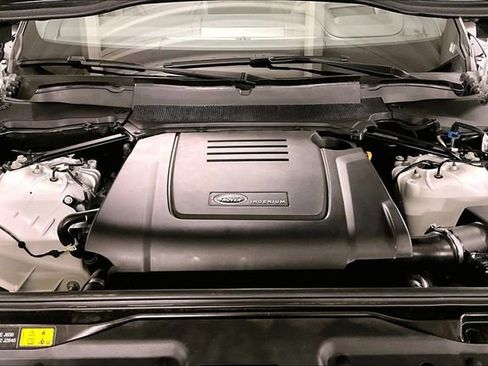 Certified 2025 Land Rover Discovery S AWD/4WD image 8